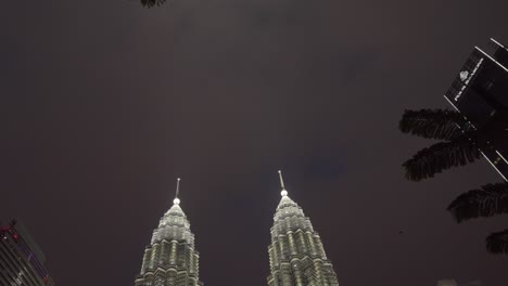 Klcc-Malaysia-Tilt-Shot-Bei-Nacht-Petrona-Twin-Towers-Hintergrund-Und-Brunnen-Kuala-Lumpur