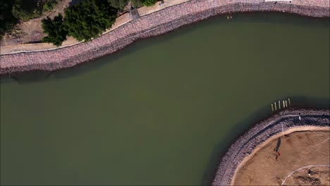 Luftdrohnenaufnahme-Eines-Unvollendeten-Großen-Pools-Im-Bau-Eines-Stadtparks,-Mexiko,-4k