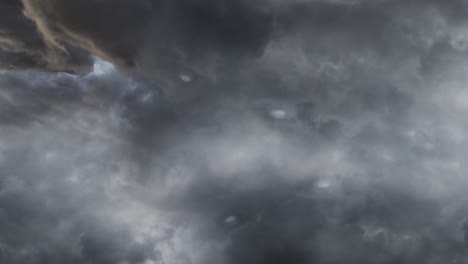 Cumulonimbuswolken-Sowie-Gewitter-Und-Blitzeinschläge