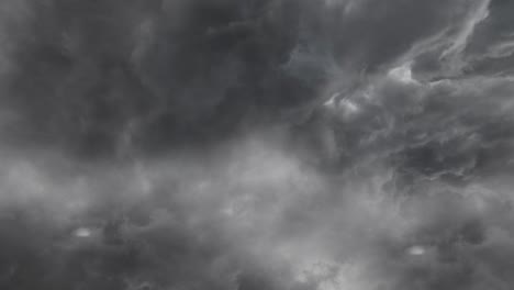 Graue-Kumulonimbuswolken-Sowie-Gewitter-Und-Blitzeinschläge