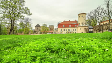Zeitraffer-Der-Burg-Cesis,-Cesis-Lettland