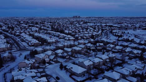 Vea-La-Belleza-De-Un-Paisaje-Invernal-Desde-Una-Nueva-Perspectiva-Con-Este-Impresionante-Video-Aéreo-De-Una-Comunidad-Nevada-Al-Atardecer