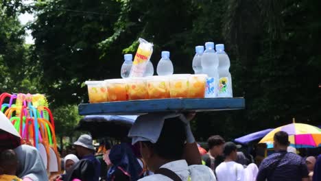 Glass-iced-tea-sellers-go-around-looking-for-customers-during-cultural-carnival