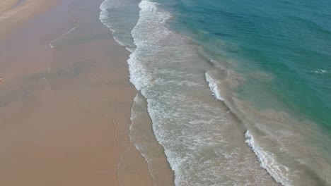 Espectaculares-Playas-En-Zahara-De-Los-Atunes-En-La-Provincia-De-Cádiz,-Mar-En-Calma