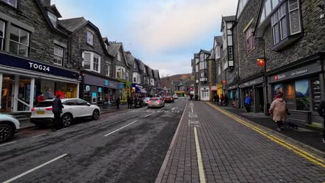 Busy-road-in-the-Cumbrian-village-of-Ambleside