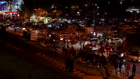 Multitudes-Deambulando-Por-Las-Vibrantes-Calles-Nocturnas-De-Tirana:-La-Energía-Y-El-Entusiasmo-De-La-Gente-Después-De-Una-Celebración-Festiva-Del-Comienzo-De-La-Primavera