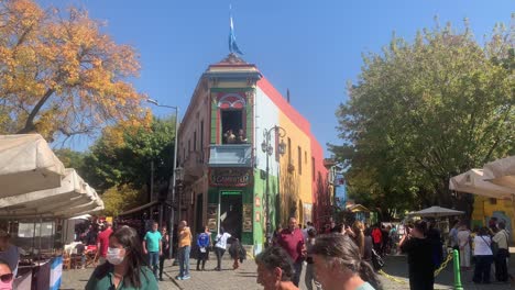 Tourists-enjoy-a-morning-on-the-caminito-in-buenos-aires