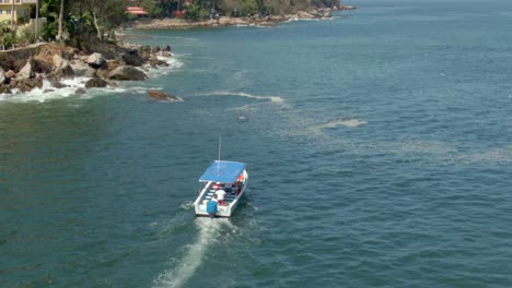 Water-Taxi-Sailing-In-The-Pristine-Beach-Of-Yelapa,-Jalisco,-Mexico