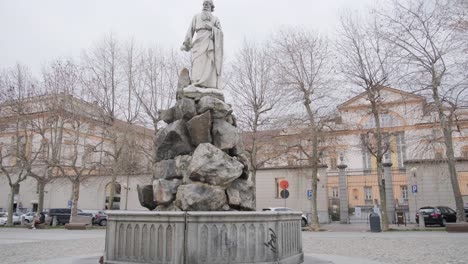 Estatua-De-Santo-Stefano-Biella-4k-25fps-Febrero