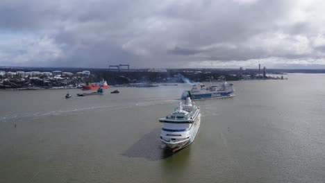 Cruise-vessel-AidaVita-arriving-to-Turku-BRLT-repair-yard