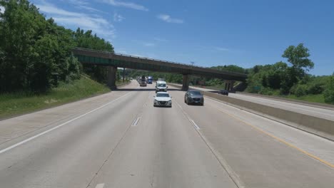 Autobahnfahrt-In-Der-Nähe-Von-New-Lenox,-Illinois,-Vorderansicht-I80-East