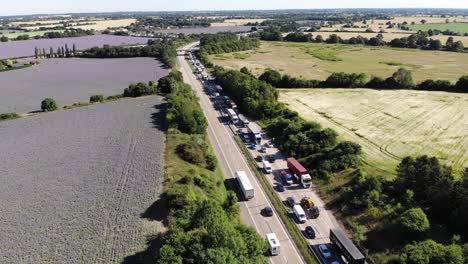 El-Tráfico-Está-Bloqueado-A-Lo-Largo-De-La-A12-Entre-Colchester-Y-Chelmsford-Mientras-Los-Manifestantes-Protestan-Lentamente-Contra-El-Aumento-Del-Costo-Del-Combustible