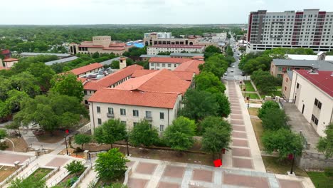 Toma-Aérea-De-La-Universidad-Estatal-De-Texas