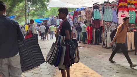 Street-hawkers-try-to-sell-handbags-to-people-at-Janpath-Market