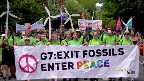 Activistas-Climáticos-Exigen-Justicia-Climática-A-Los-Líderes-Políticos-En-La-Cumbre-Del-G7-En-Munich,-Alemania