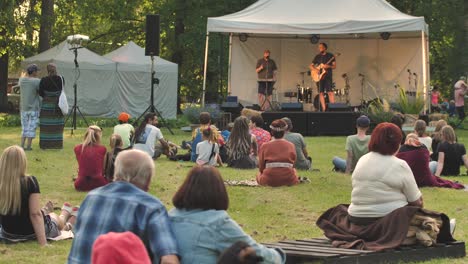 Midsummer-festival-in-the-city-park