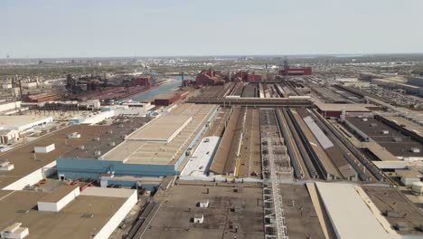 Aerial-Reversing-shot-of-River-Rouge-Complex,-Cliffs-Steel-Mill-and-Die-Shop,-Dearbon-Michigan,-USA