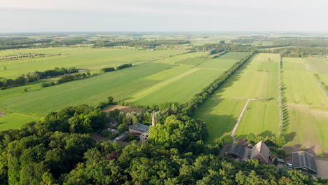 Aerial-View-Of-Green-Fields-And-Trees-Around-The-Historische-Buitenplaats-Broekbergen-In-Driebergen-Rijsenburg,-Netherlands