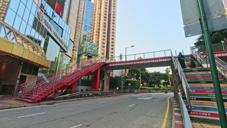 Olympiasieger-Fußgängerbrücke-In-Causeway-Bay,-Hongkong
