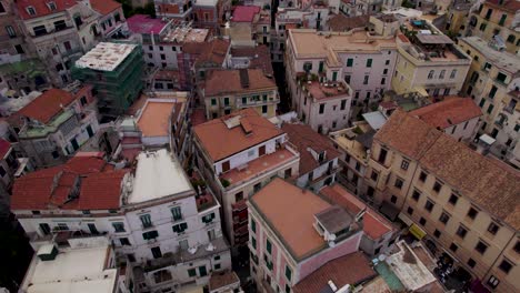 Dächer-Von-Gebäuden-Im-Tourismusreiseziel-Amalfi,-Italien