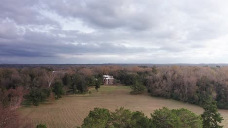 Super-wide-aerial-shot-of-the-Melrose-Plantation-in-Natchez,-Mississippi