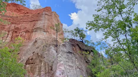 Providence-Canyon-State-Park-Georgia-Cliff-Con-Cielos-Azules