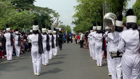 Cool-action,-Marching-Band-parade-on-Jalan-Malioboro-Yogyakarta,-and-enthusiastic-people-watching-the-parade-after-there-was-no-covid-pandemic