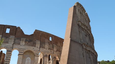 Detail-Des-Nordöstlichen-Stützpfeilers-Des-Kolosseums-In-Rom,-Italien