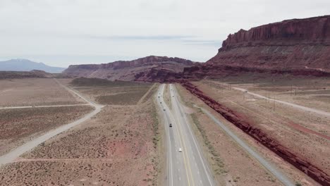 Gorgeous-Red-Rock-Desert-Scenery-by-Interstate-Utah-Highway-by-Moab,-Aerial
