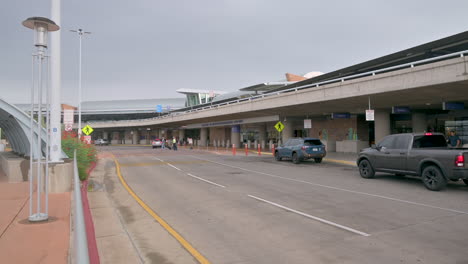 Exterior-of-Tucson-International-Airport,-roadway-to-and-from-freeway-for-drop-off-and-pick-up-entrance-of-building