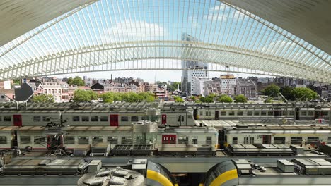 Lapso-De-Tiempo-Del-Edificio-De-La-Estación-De-Tren-Lieja-Guillemins---Lieja,-Bélgica