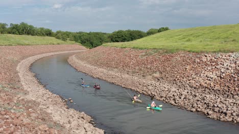 Aerial-close-up-shot-of-kayakers-on-the-Wakarusa-River-in-Kansas