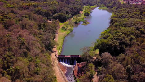 Aerial-view-of-Ribeirão-do-Cambé-in-Arthur-Thomas-Municipal-Park-in-Londrina,-Parana,-Brazil