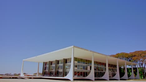 The-Supreme-Court-building-in-Brasilia,-Brazil-establishing-shot
