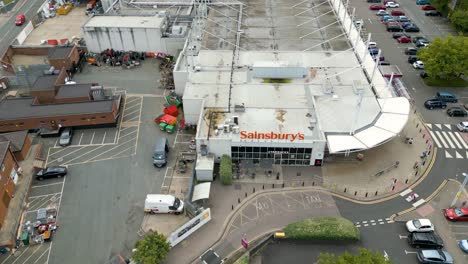 Drone-rising-in-front-of-a-supermarket-front