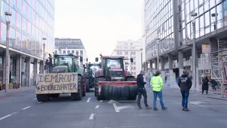 Agricultores-Flamencos-Que-Protestan-Contra-La-Reducción-Forzada-Del-Ganado-Y-Las-Medidas-Para-Reducir-Las-Emisiones-De-Nitrógeno-Co2---Bruselas,-Bélgica