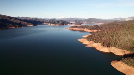 Long-drone-pan-of-Lake-Shasta,-reservoir,-beautiful-nature-in-California