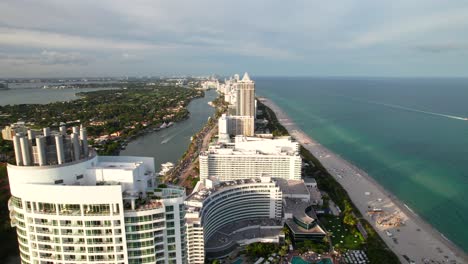 Slow-drone-dolly-shot-of-Miami-Beach,-Florida
