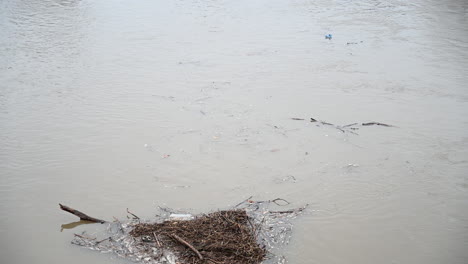Inundación-Del-Río-En-Las-Llanuras-Aluviales-En-Hungría