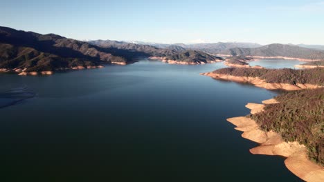 Wunderschöne-Seen-Und-Wälder,-4K-Drohnenantenne,-Kalifornien
