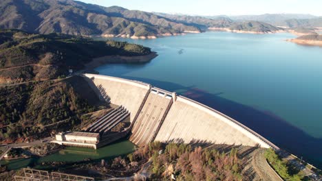 Gorgeous-drone-pan-of-Shasta-Dam,-Hydroelectric-Plant
