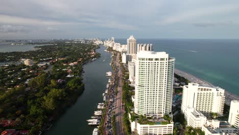 Panorámica-Lateral-Sobre-La-Playa-De-Miami