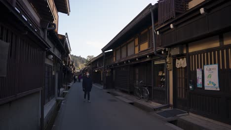 Old-Beautiful-Streets-of-Takayama,-Japanese-Merchant-Houses