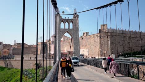 Obtén-La-Serena-Belleza-De-Los-Icónicos-Puentes-De-Constantine-En-Este-Cautivador-Video.