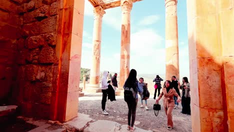 Explora-Los-Intrincados-Detalles-De-Los-Edificios-Residenciales-Del-Sitio-Romano-De-Djemila,-Incluida-La-Casa-De-Venus-Y-La-Casa-De-La-Caza