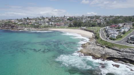 Ocean-Waves-Hitting-The-Rocky-Coastline-Near-Bronte-Beach-In-Summer-In-New-South-Wales,-Australia