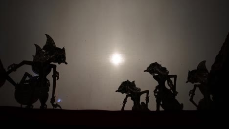 Indonesische-Schattenpuppentheater-Silhouette