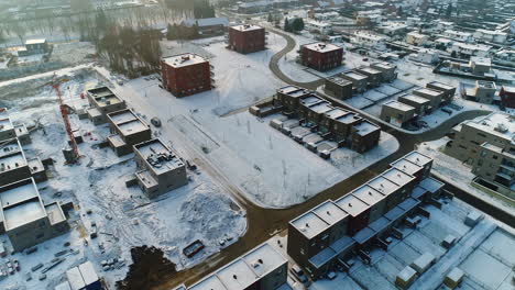 Luftaufnahme:-Ein-Wohngebiet,-Das-Unter-Einer-Frischen-Schneedecke-Liegt