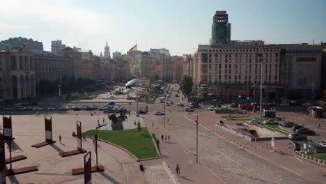 Wide-shot-of-Ukrainian-flag-flying-on-Independence-square