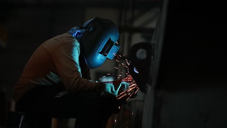 01-welder,-craftsman,-erecting-technical-steel-Industrial-steel-welder-in-factory-technical